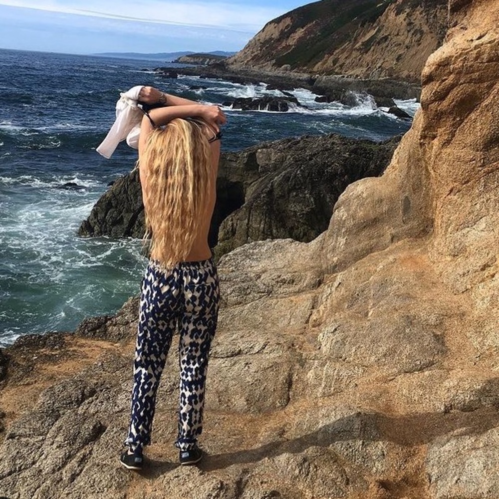 VINCE - Silk Tie-Dye Joggers